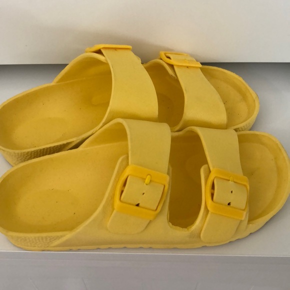 Yellow off-brand Birkenstock slides - Picture 1 of 4